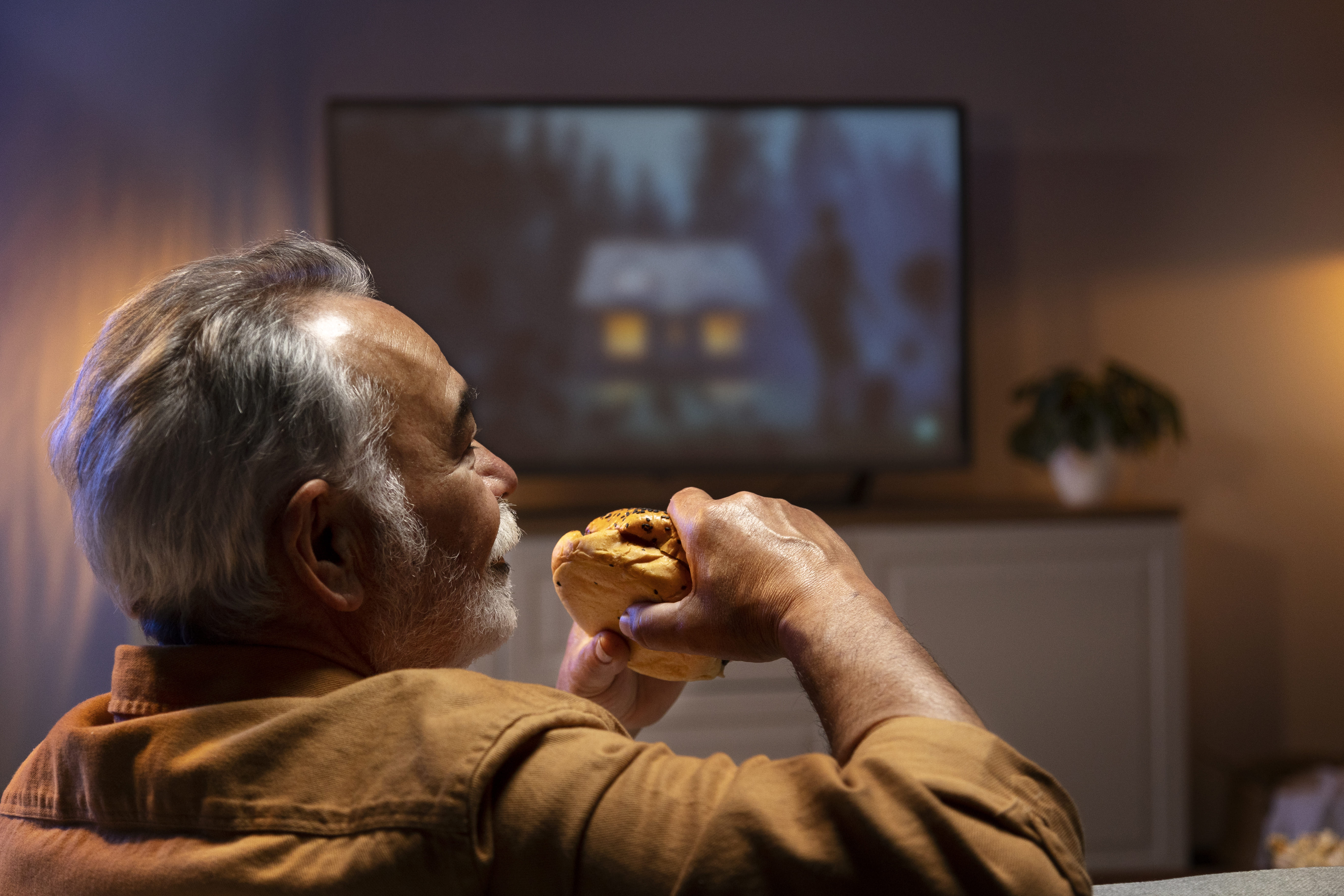 man-enjoying-food-while-being-home-alone-watching-tv (3).jpg